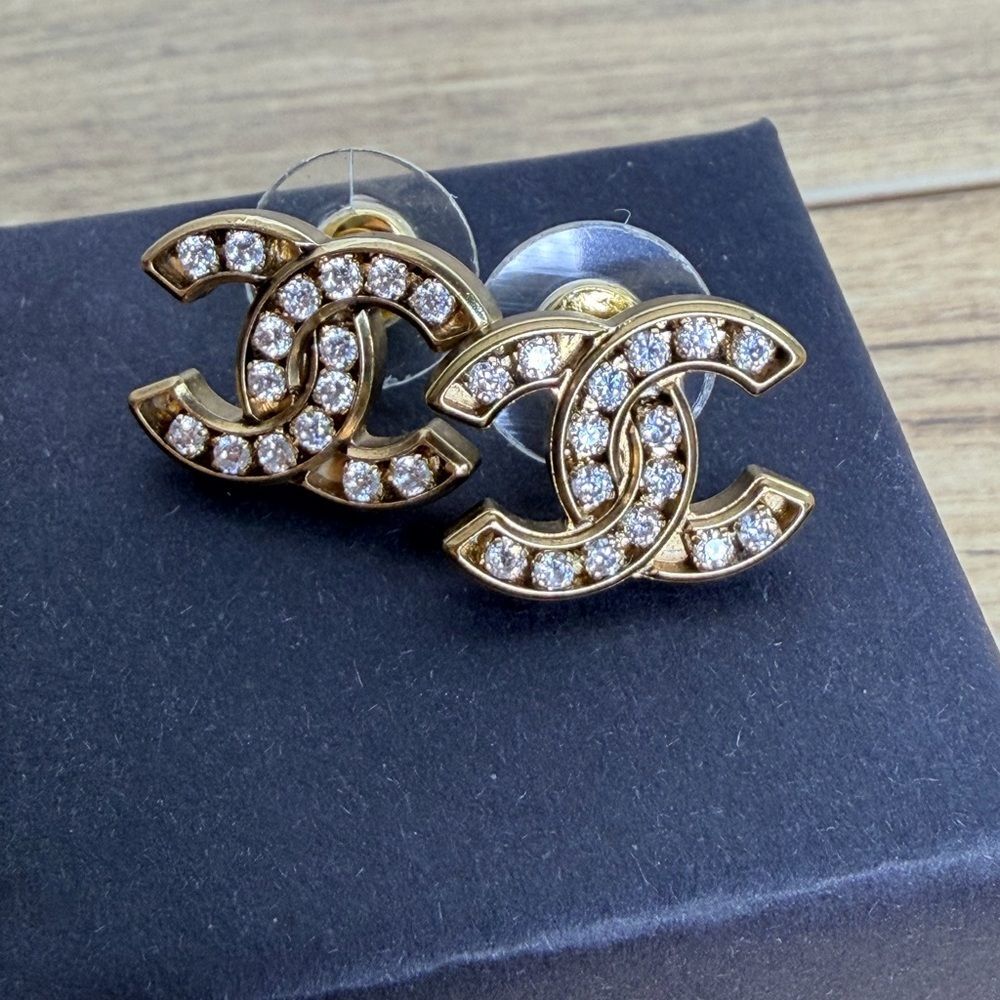 Authentic CHANEL CC Studded Earrings 2021 - Picture 3 of 13